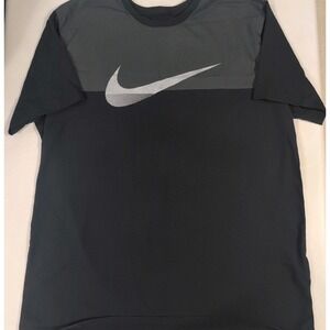 The Nike Tee Men's Black T-Shirt XL Athletic Cut Silver Swoosh